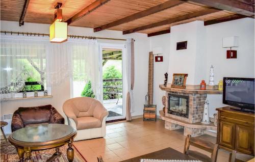 Cozy Home In Bozepole Krolewskie With Wifi in Skarszewy