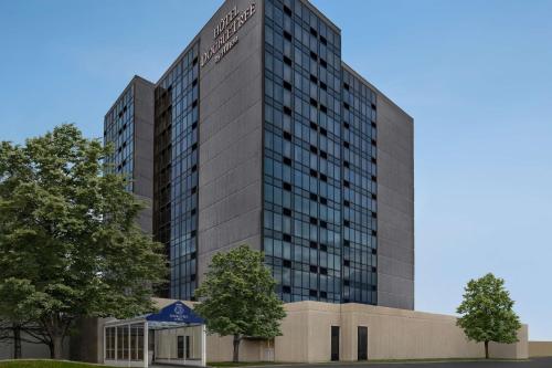 DoubleTree by Hilton Pointe Claire Montreal Airport West