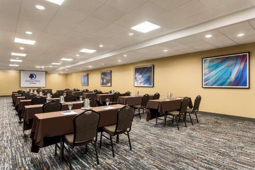 Doubletree By Hilton Pointe Claire Montreal Airport West