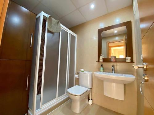 A&N Spacious Beach Apartment with Pool & Parking - image 3