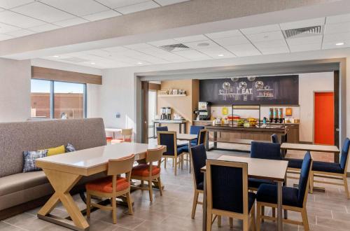 Hampton Inn by Hilton Colorado Springs Northeast - 식음료(F&B)
