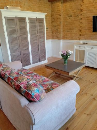 A beautifully renovated 1 bedroom flat