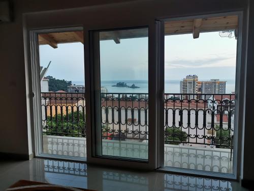 De Luxe Apartment with a Seaview
