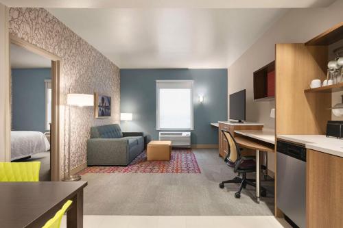 Home2 Suites by Hilton Colorado Springs I-25 Central Room Type - Suite, 1 King Bed, Accessible Bathtub