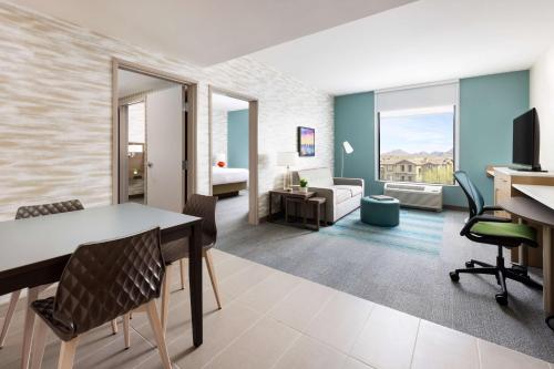 One-Bedroom King Suite image 2