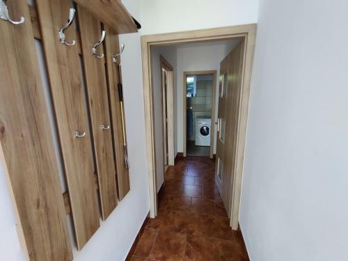 Apartman pod lipou - samostatny objekt - carport in ยาโรเมอร์