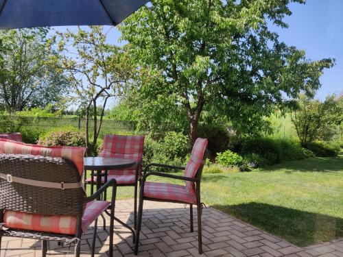 สวน, Apartman pod lipou - samostatny objekt - carport in ยาโรเมอร์