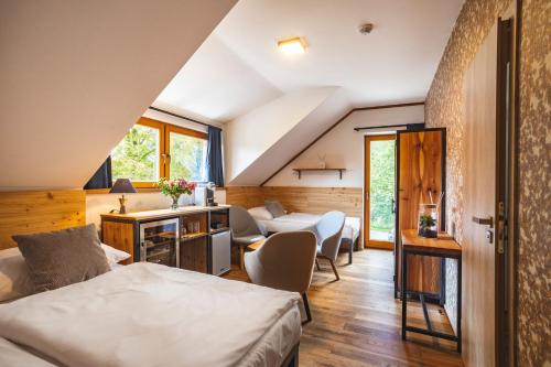 3 twin beds