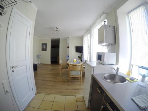 2 bedrooms, 3 beds