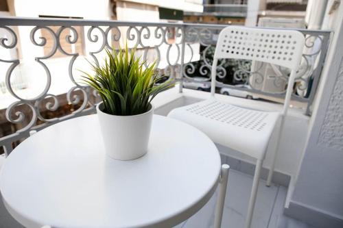 The Perfect Romantic Studio - Tap to explore photos