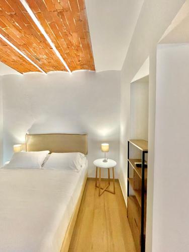 1 queen bed, 1 twin bed