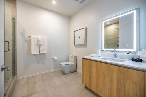 @ Marbella Lane - Luxury Beachside 2BR in Long Beach, USA