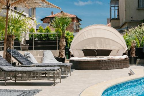 Hotel Zebra - image 6