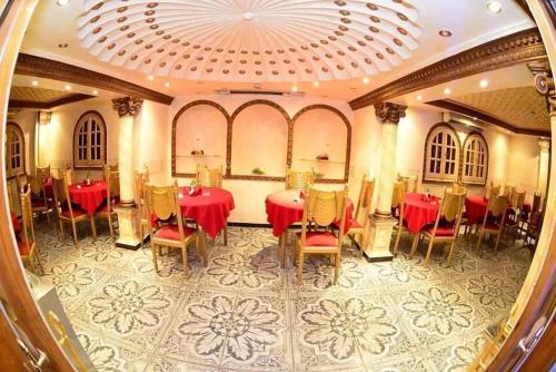 The New Garden Palace Hotel - image 2