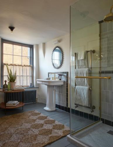 Entire designer Townhouse with luxury suites and rooms, located between The Royal Crescent and The Circus, Bath (photo 10)