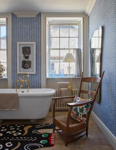 Entire designer Townhouse with luxury suites and rooms, located between The Royal Crescent and The Circus, Bath (photo 9)
