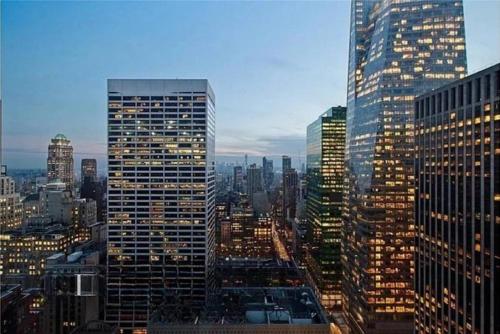 Stunning 2BD Apartment on the 38th Floor in Midtown