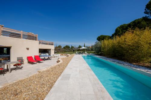 Belle villa contemporaine de 300m2 avec piscine