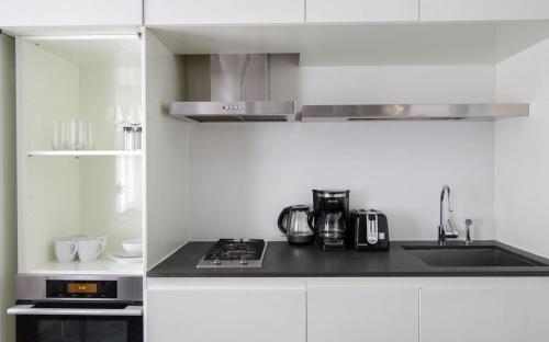 Stylish 1BD near Bryant Park with Washer and Dryer, New York (Foto 10)
