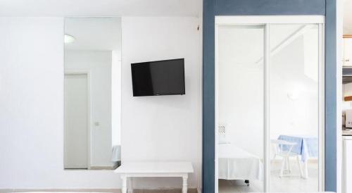 Studio with Pool View image 6