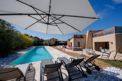 Belle villa contemporaine de 300m2 avec piscine