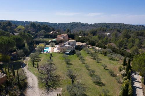 Belle villa contemporaine de 300m2 avec piscine