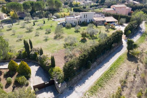 Belle villa contemporaine de 300m2 avec piscine