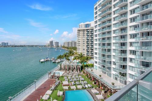 1100 West South Beach Luxe Miami Condos by Joe Semary in Miami Beach, Vereinigte Staaten von Amerika