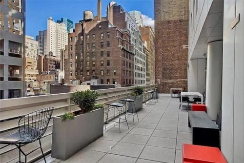 Stylish 2BD with Washer and Dryer near Times Square