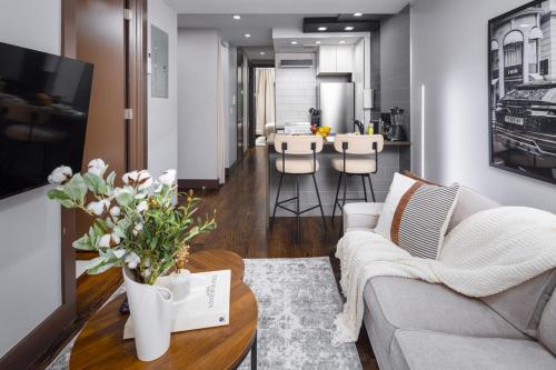 Modern Luxury 3BD and 2BA in the Heart of East Village, New York (photo 2)