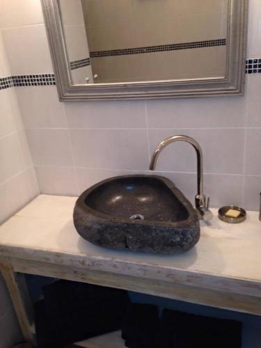 Family Room image 10