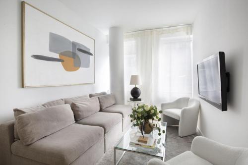 Modern 2BD in Midtown with Washer and Dryer in-unit, New York (photo 6)