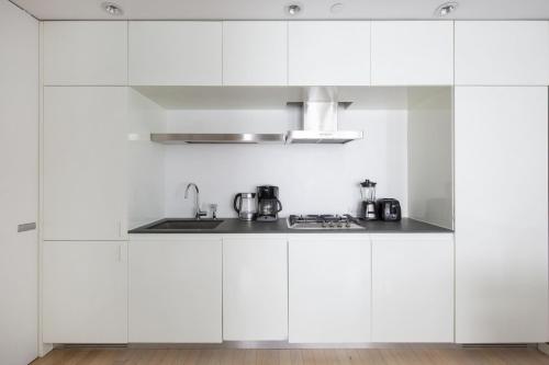 Modern 2BD in Midtown with Washer and Dryer in-unit, New York (photo 10)