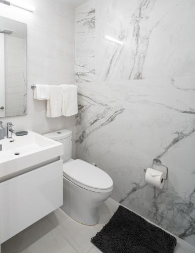 Chic and Spacious 2BD Apt with washer and dryer in unit, New York (Foto 6)
