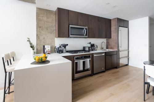 Chic and Spacious 2BD Apt with washer and dryer in unit, New York (Foto 9)