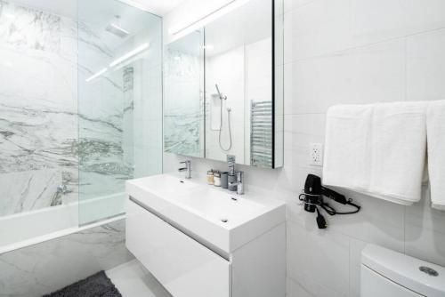 Stunning 2BD Penthouse in Chelsea w Washer and Dryer, New York (fotografie 9)