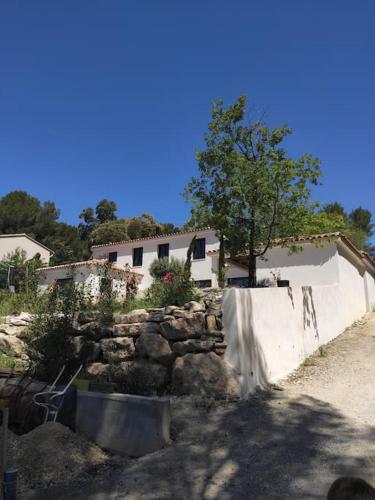 Villa spacieuse avec piscine en Provence - Location, gîte - Ventabren