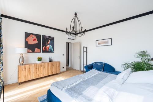 Luxury apartment with a balcony and a terrace, Praha (fotografie 8)