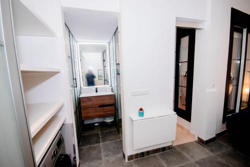 Apartamento con Encanto en Malasaña MIN24 - image 14