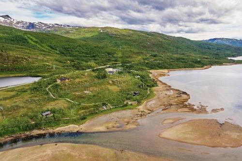 Romslig hytte med natur og gode fiskemuligheter! - Apartment - Lødingen