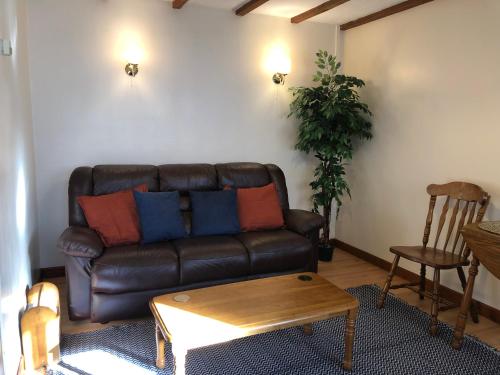 Deanwood Holiday Cottages - Tap to explore photos