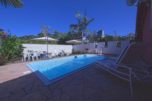 Piscina e 3 dorm. a 150 m de Camburizinho