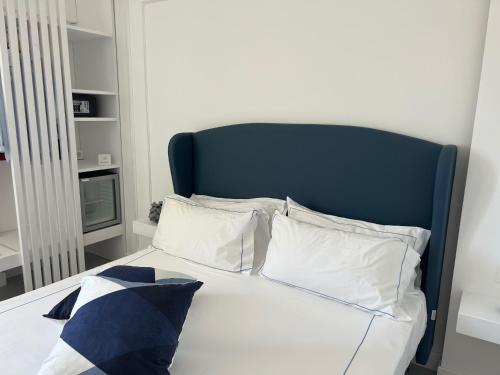 Deluxe King Room image 4
