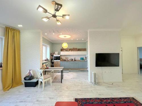 bright, comfortable and designer apartment