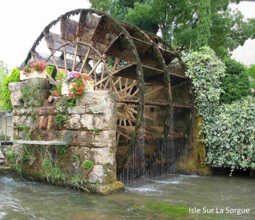"La Massette du Cheval Blanc" Villa de caractère en pierre