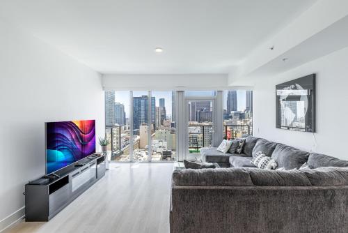 Top Floor 3 Bed 3 Bath Penthouse Living In Luxury in Los Angeles, USA