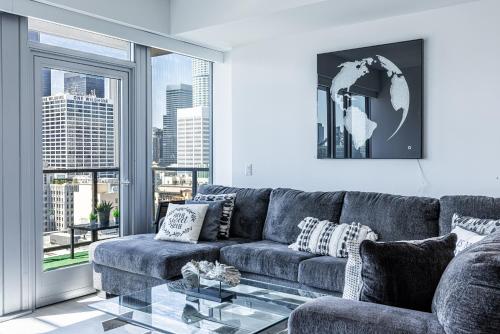 Top Floor 3 Bed 3 Bath Penthouse Living In Luxury, Los Angeles (photo 9)