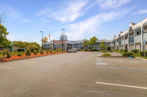 Best Western Plus Wine Country Inn & Suites