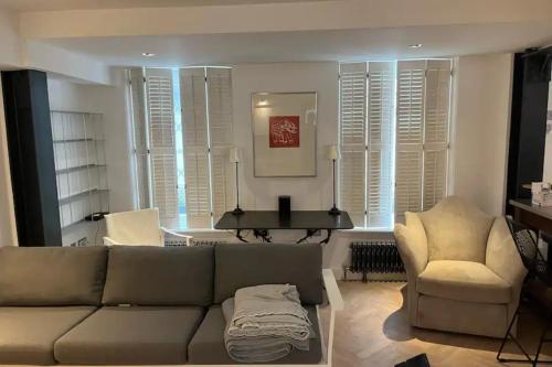Sleek & Stylish 2BD Flat - Warren Street