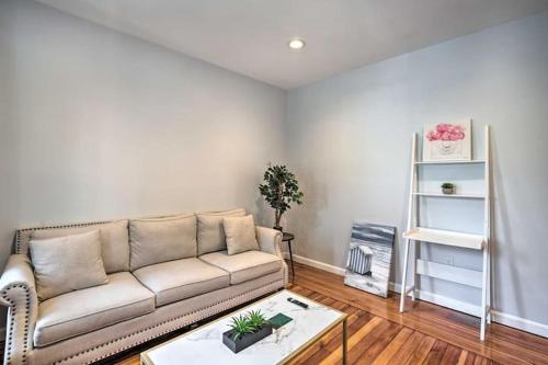 Astonishing 4BR Bright *Apt with modern amenities! thumb 3